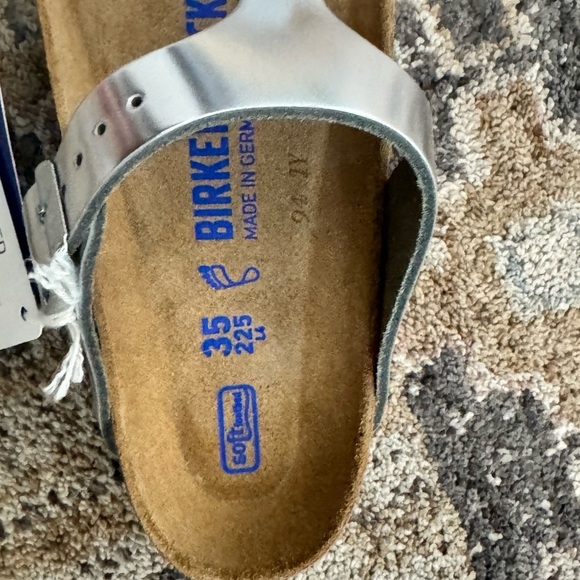 Birkenstock Silver Gizeh Sandals - Picture 6 of 6